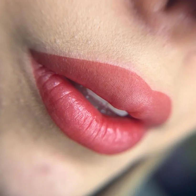 Cansu Durkun Lip Blush — Lips kalıcı makyaj uygulaması